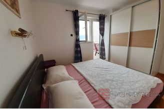 0020 2115 03 Ciovo apartment house with sea view for sale