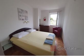 0020 2115 03 Ciovo apartment house with sea view for sale