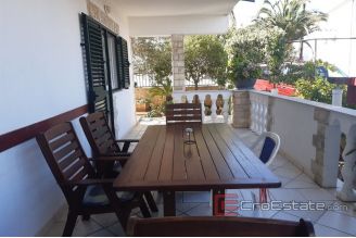 0020 2115 03 Ciovo apartment house with sea view for sale