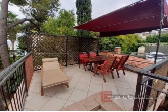 0020 2115 03 Ciovo apartment house with sea view for sale