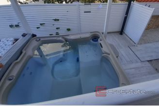 0020 2115 03 Ciovo apartment house with sea view for sale