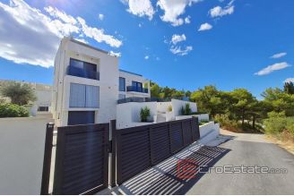 020 2025 83 island ciovo newly built luxury villa for sale