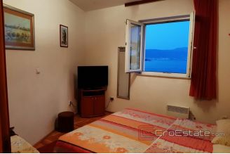 0006 2115 02 Ciovo apartment with sea view for sale