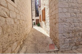 0008 2025 82 Trogir stone house with a yard in center for sale