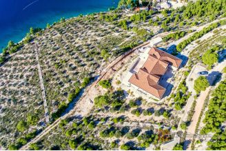 020 2034 09 island brac seafront villa for sale