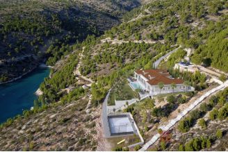 020 2034 09 island brac seafront villa for sale