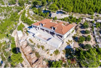 020 2034 09 island brac seafront villa for sale