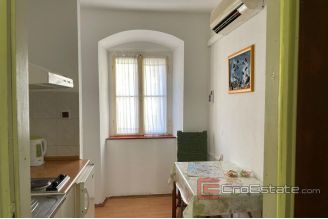 0008 2030 05 Split centar stone house in center for sale