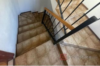 0008 2030 05 Split centar stone house in center for sale