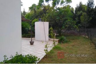 004 2029 12 island vir house first row to the sea for sale