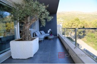 013 2028 09 near split beautiful apartment house for sale