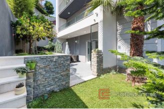 013 2028 09 near split beautiful apartment house for sale