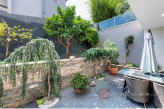 013 2028 09 near split beautiful apartment house for sale