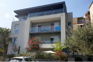 013 2028 09 near split beautiful apartment house for sale