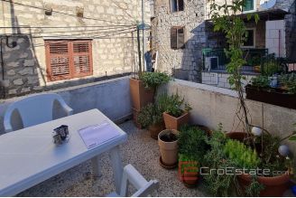 0010 5034 30 Kastela stone house in the old town for sale