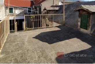 0010 5034 30 Kastela stone house in the old town for sale