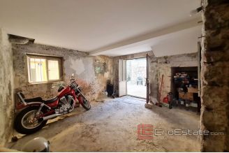 0010 5034 30 Kastela stone house in the old town for sale