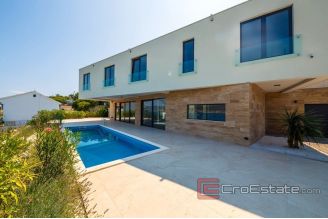 013 5030 30a Ciovo newly built villa with pool for sale