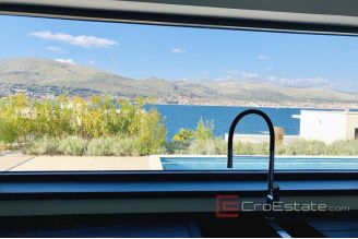 013 5030 30a Ciovo newly built villa with pool for sale