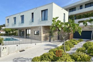 013 5030 30a Ciovo newly built villa with pool for sale