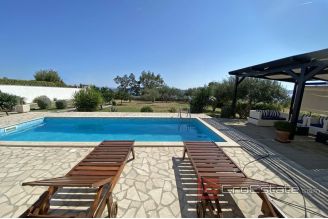 0015 2034 11 Kastela house with pool and sea view for sale