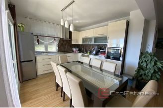 0015 2034 11 Kastela house with pool and sea view for sale