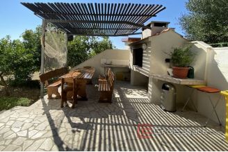 0015 2034 11 Kastela house with pool and sea view for sale