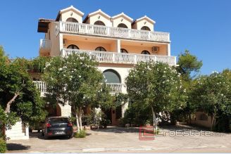001 493 14 Hvar apartment house with sea view for sale