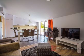 013 5040 30 island solta apartment house for sale1