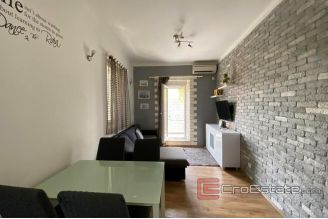 016 2034 14 split center three bedroom apartment for sale