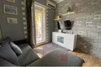 016 2034 14 split center three bedroom apartment for sale