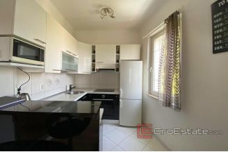016 2034 14 split center three bedroom apartment for sale