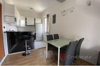 016 2034 14 split center three bedroom apartment for sale