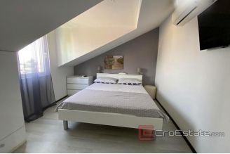 016 2034 14 split center three bedroom apartment for sale