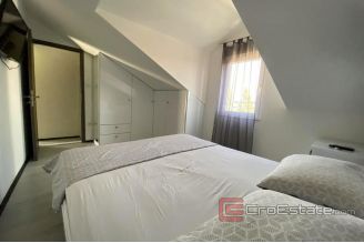 016 2034 14 split center three bedroom apartment for sale