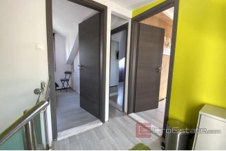 016 2034 14 split center three bedroom apartment for sale