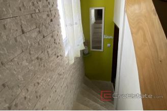 016 2034 14 split center three bedroom apartment for sale