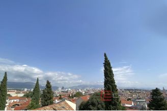 016 2034 14 split center three bedroom apartment for sale