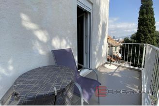 016 2034 14 split center three bedroom apartment for sale