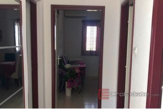 019 2030 06 near rogoznica family house for sale