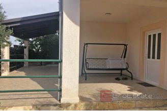 019 2030 06 near rogoznica family house for sale