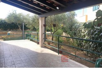 019 2030 06 near rogoznica family house for sale