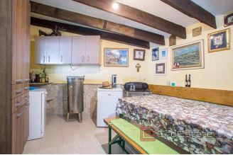 019 2030 06 near rogoznica family house for sale