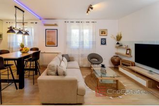 020 2034 15 split house with sea view and pool for sale