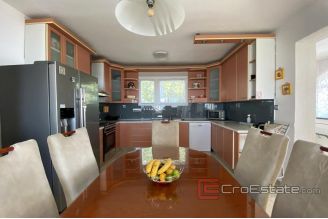 020 2034 15 split house with sea view and pool for sale