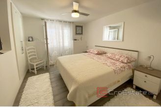 020 2034 15 split house with sea view and pool for sale