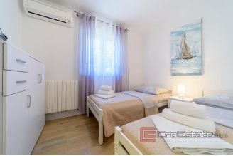 020 2034 15 split house with sea view and pool for sale