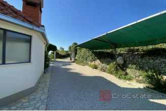 020 2034 15 split house with sea view and pool for sale
