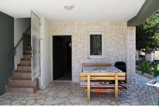 020 2030 07 near rogoznica apartment house with sea view for sale