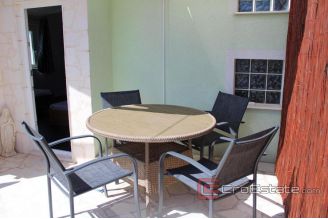 020 2030 07 near rogoznica apartment house with sea view for sale